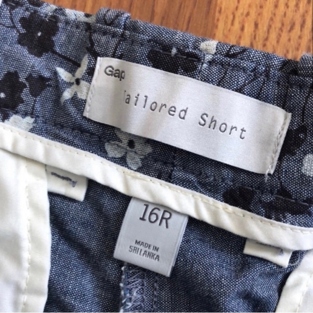 🌱Gap Tailored Linen Shorts - Picture 2 of 5
